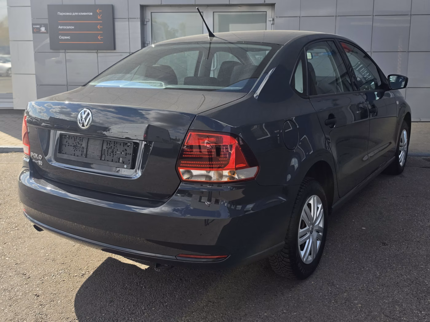Volkswagen Polo Sedan фото 4
