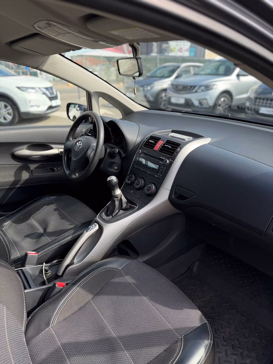 Toyota Auris фото 9