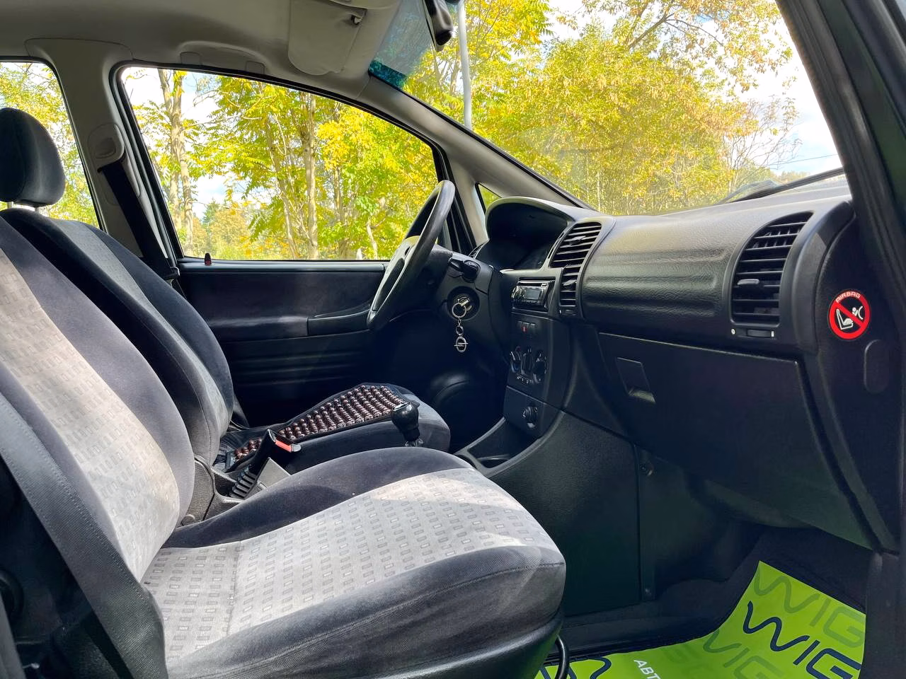 Opel Zafira фото 10