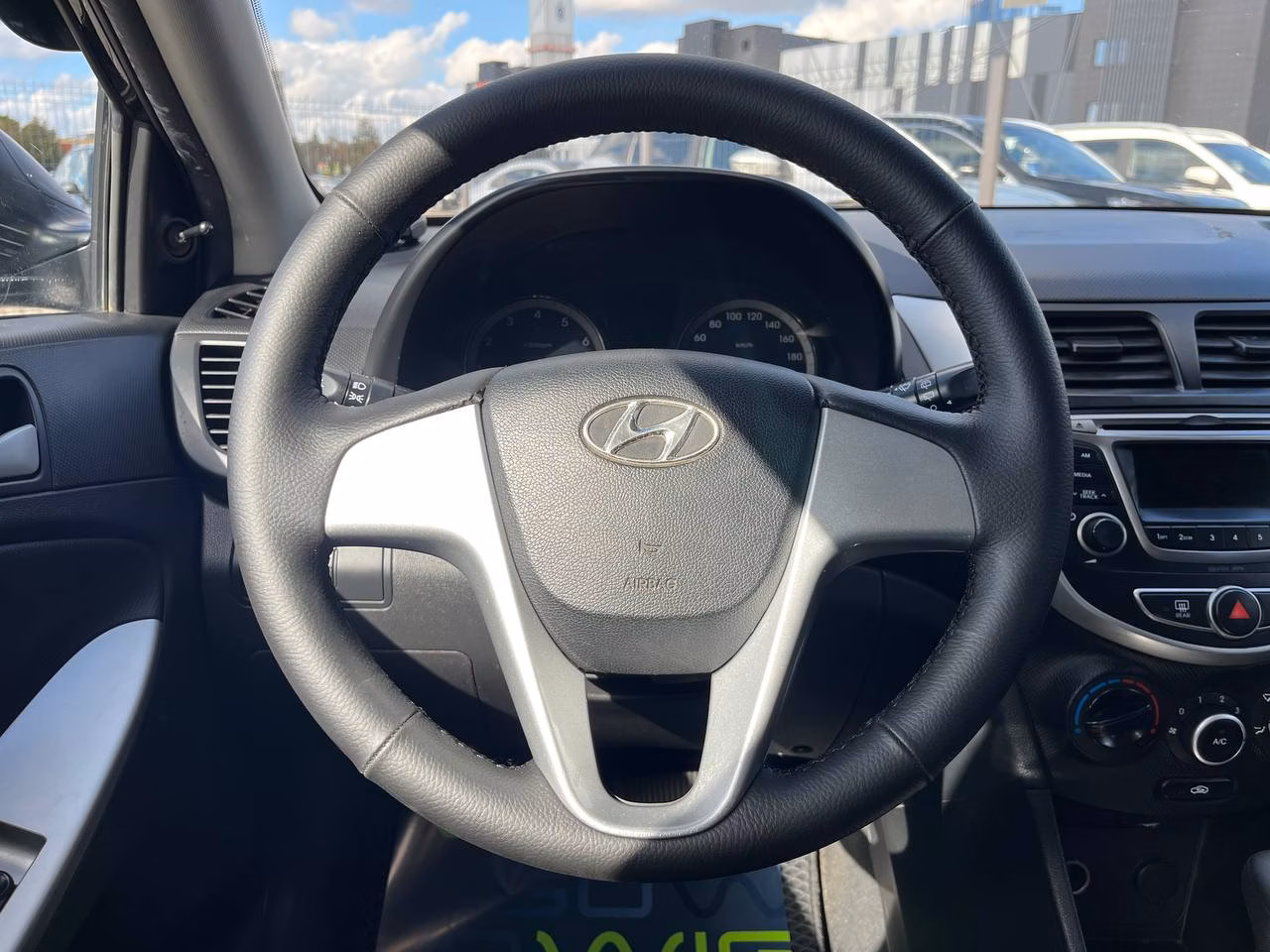 Hyundai Solaris фото 11