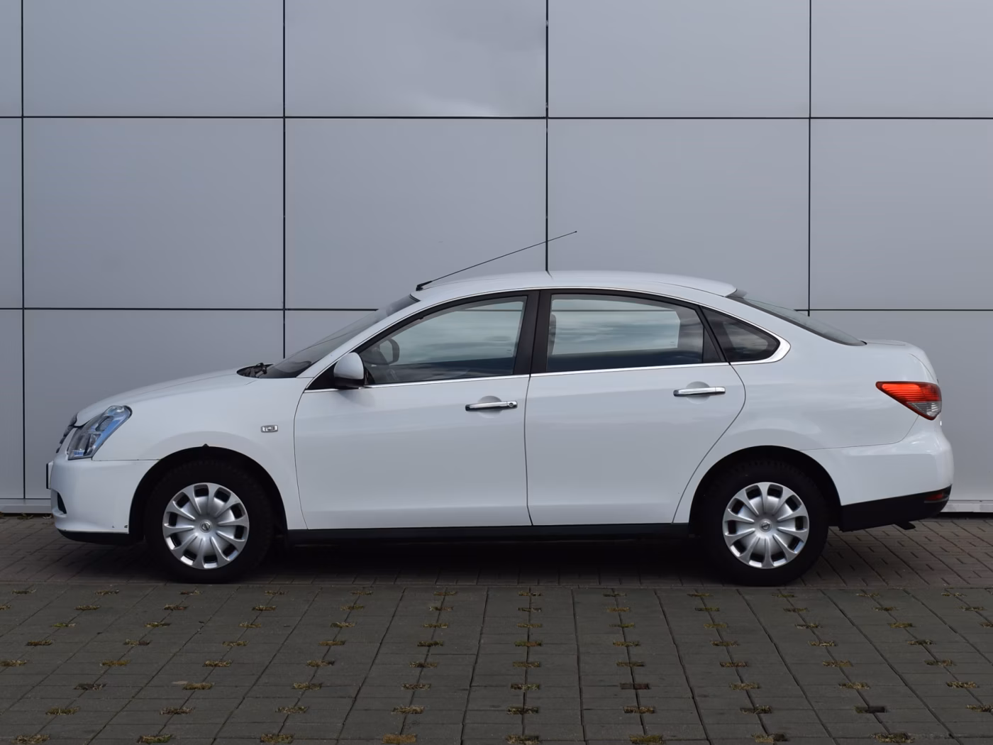 Nissan Almera фото 8