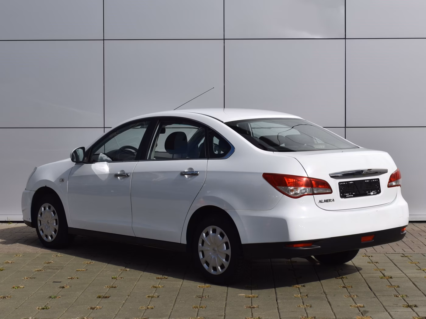 Nissan Almera фото 7