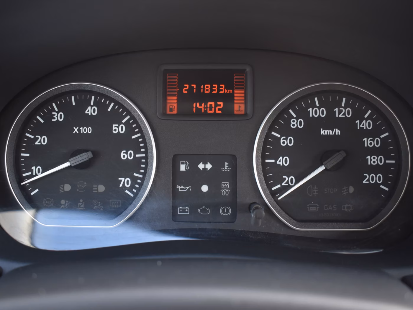 Nissan Almera фото 15
