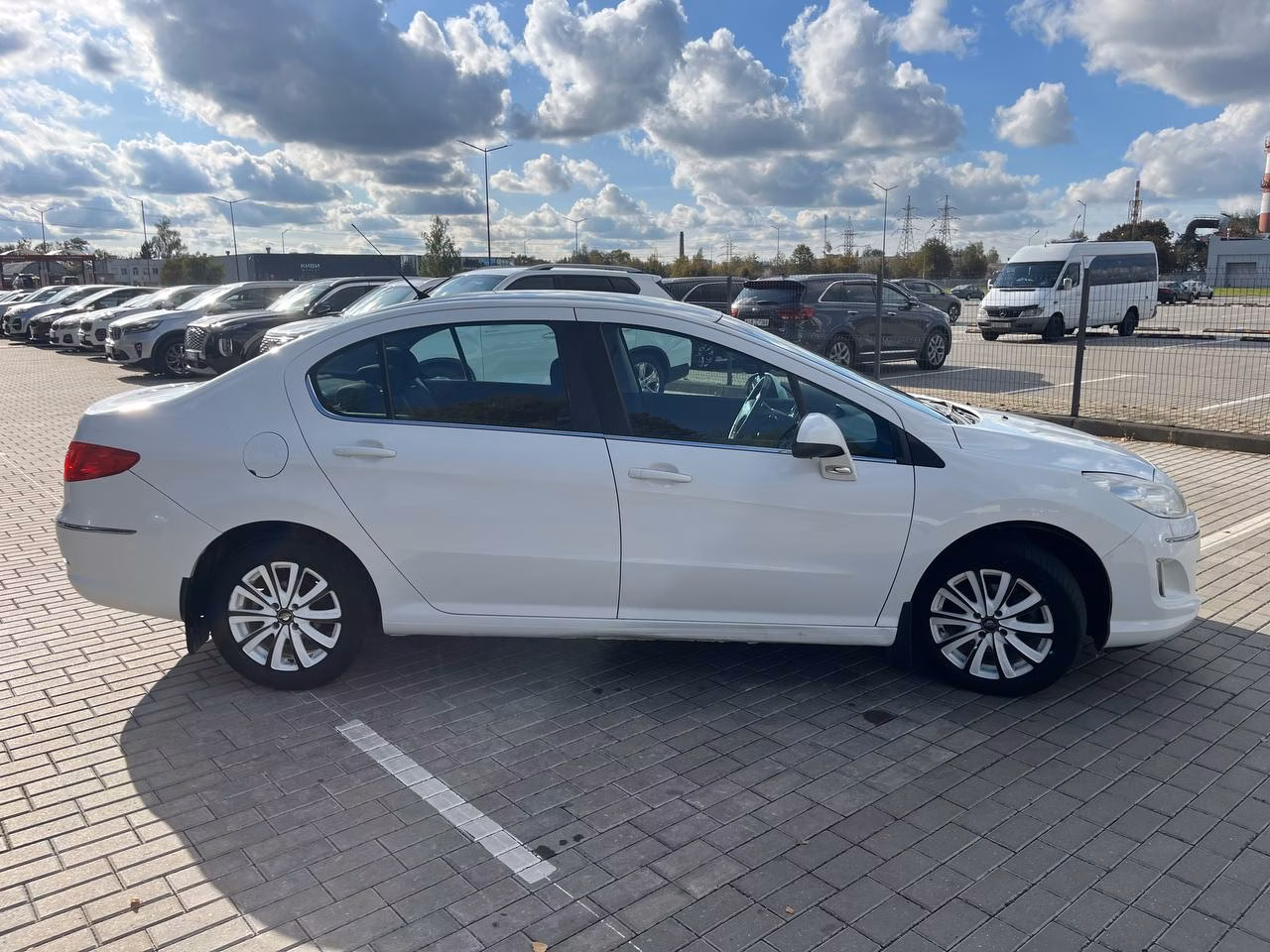 Peugeot 408 фото 4