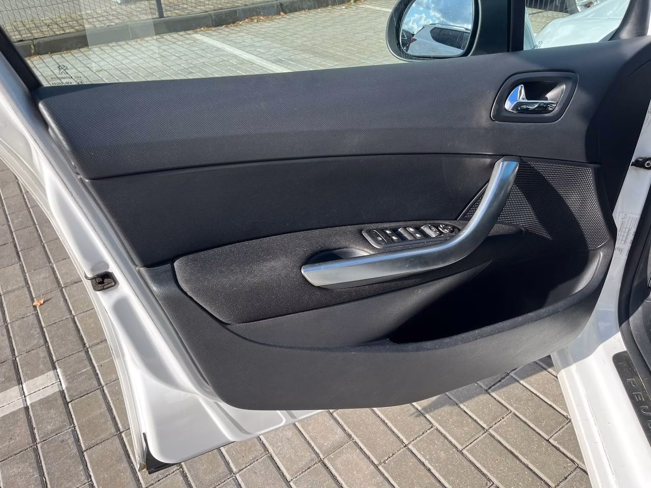Peugeot 408 фото 9