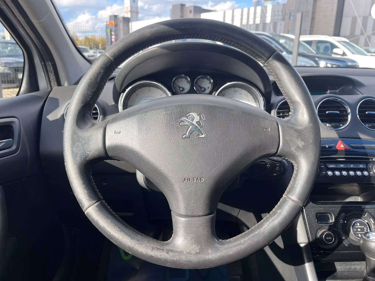 Peugeot 408 фото 11