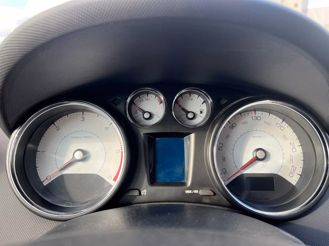 Peugeot 408 фото 13