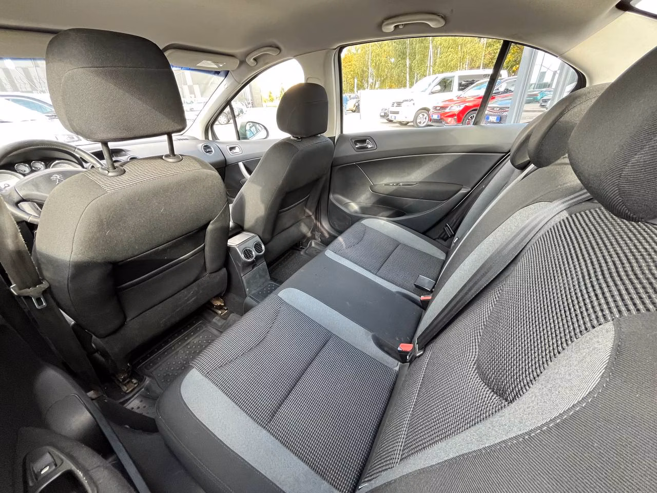 Peugeot 408 фото 15