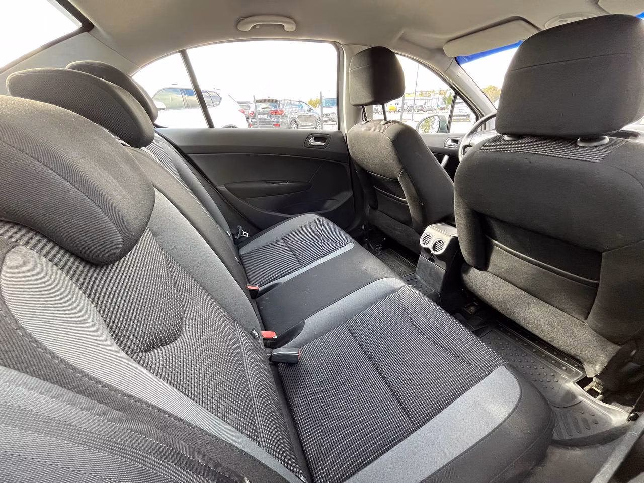 Peugeot 408 фото 16