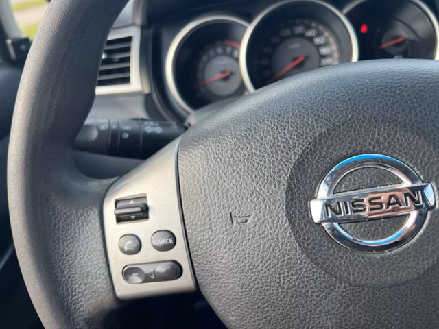 Nissan Tiida фото 15