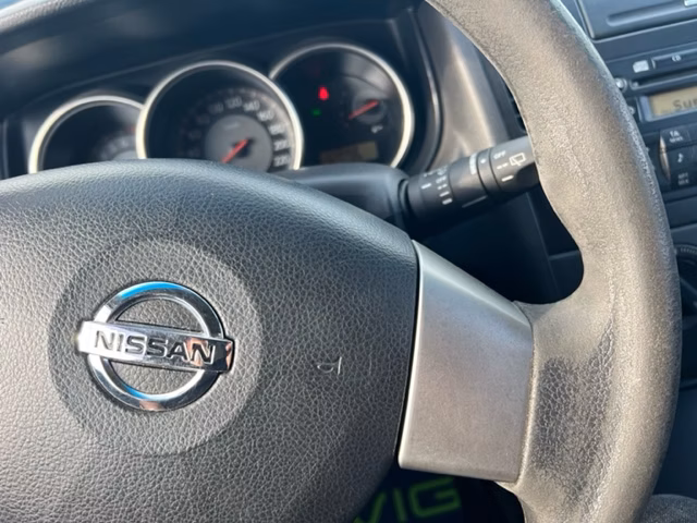 Nissan Tiida фото 16