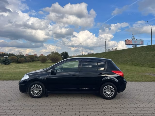 Nissan Tiida фото 8
