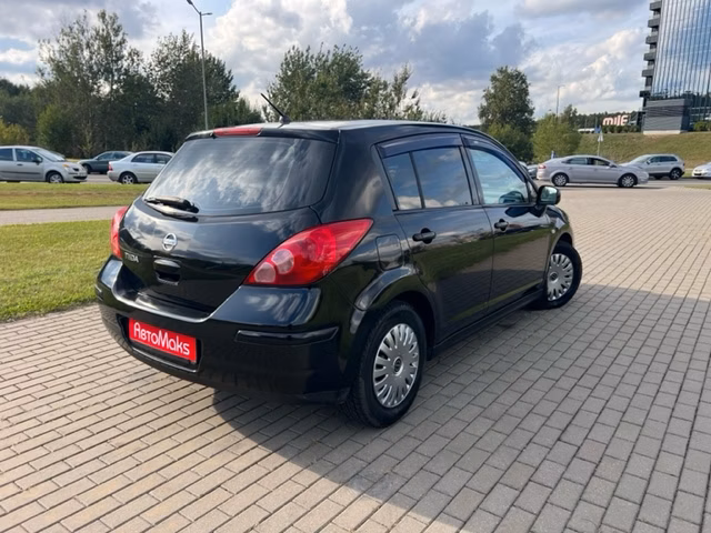 Nissan Tiida фото 5