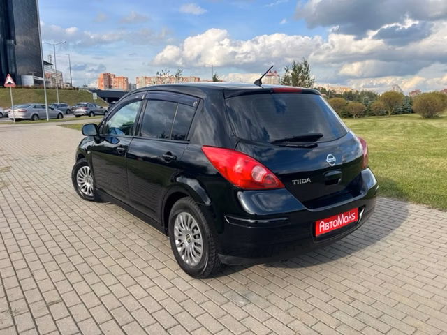 Nissan Tiida фото 7