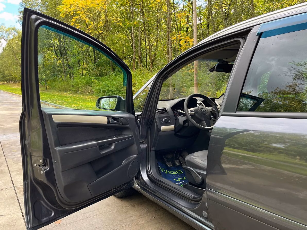 Opel Zafira фото 24