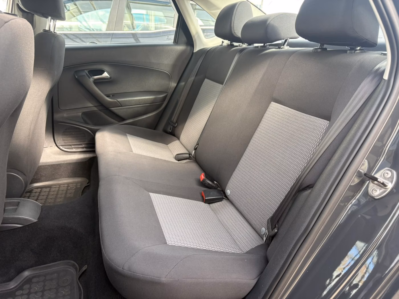 Volkswagen Polo Sedan фото 11