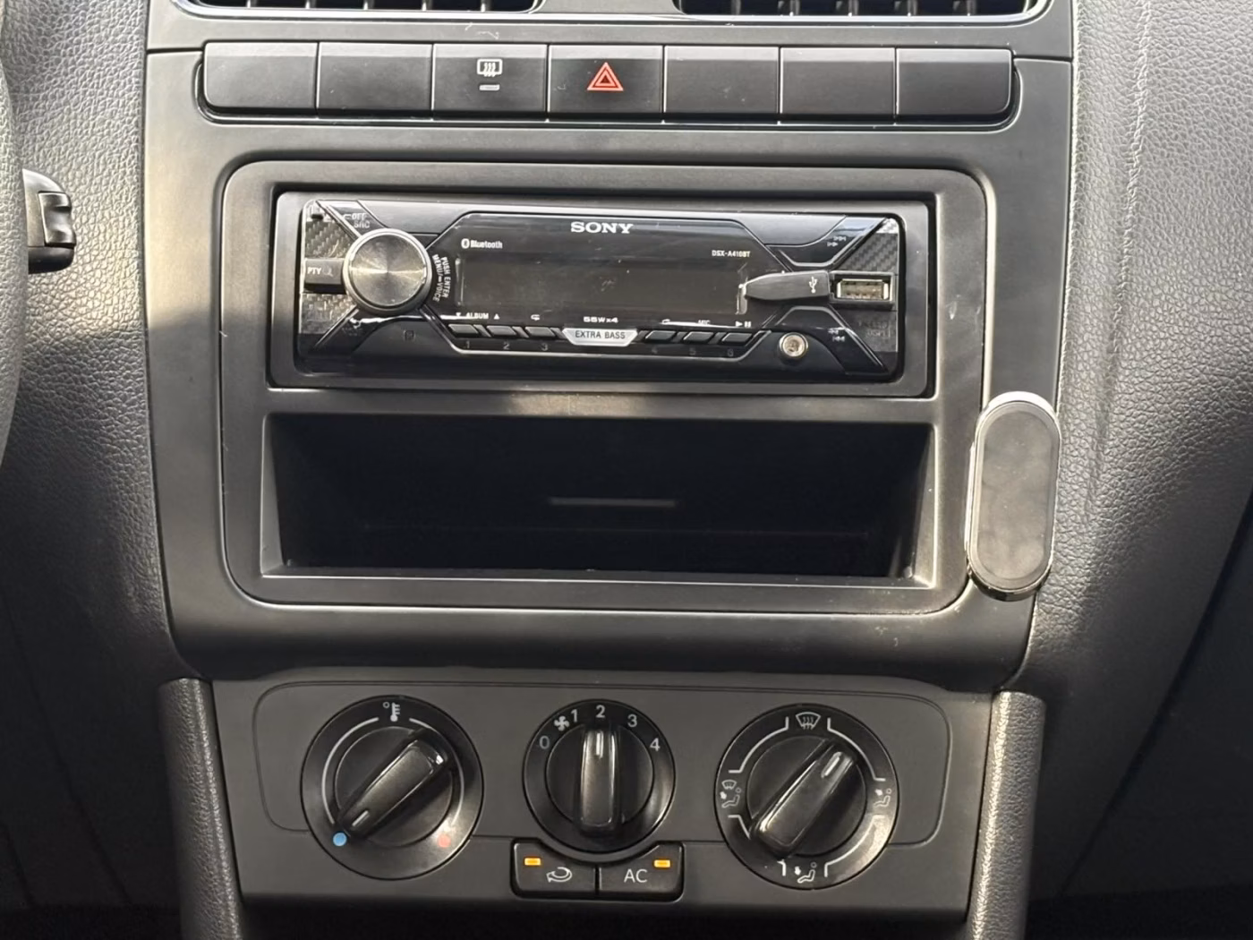 Volkswagen Polo Sedan фото 12