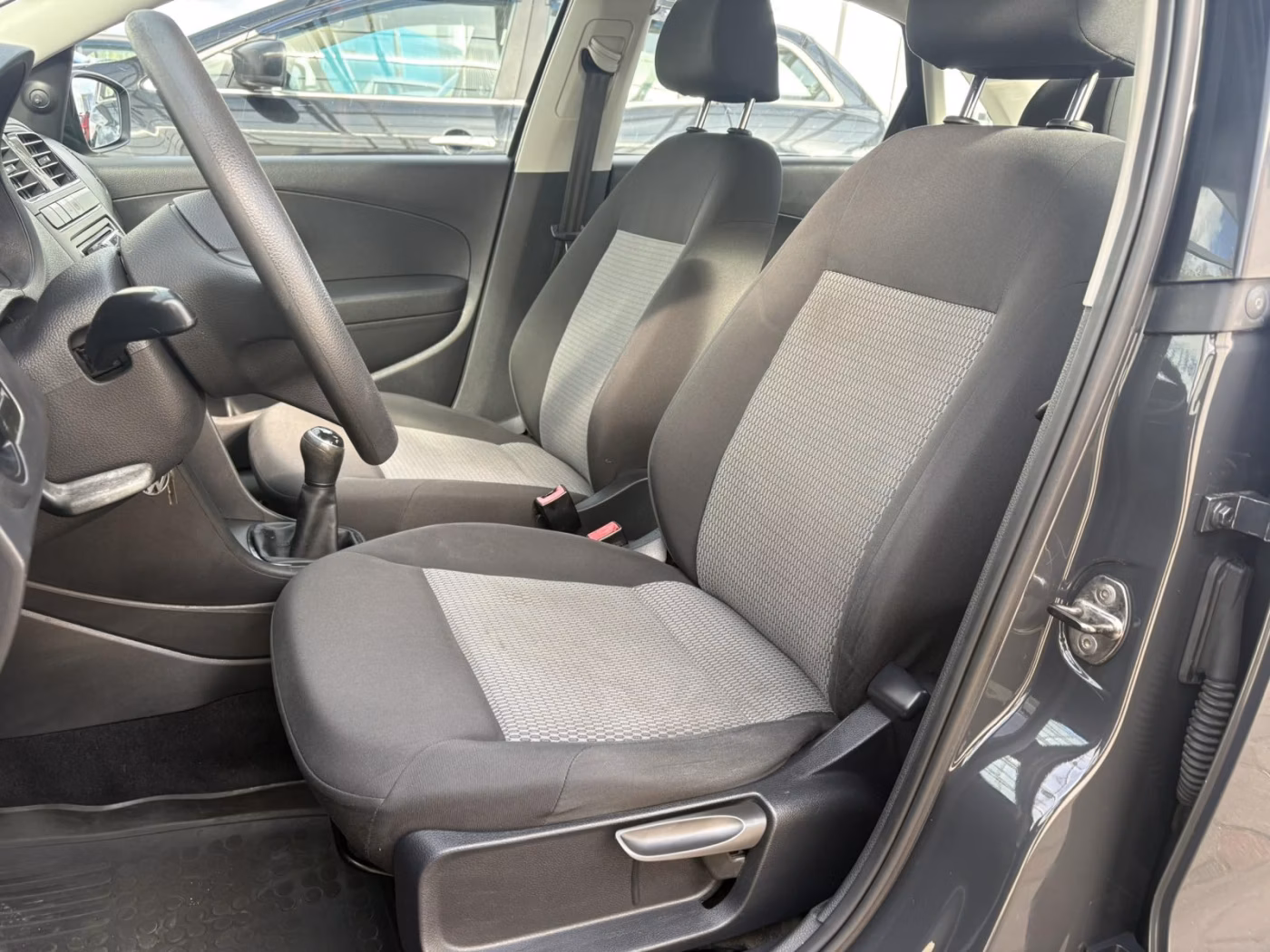 Volkswagen Polo Sedan фото 10