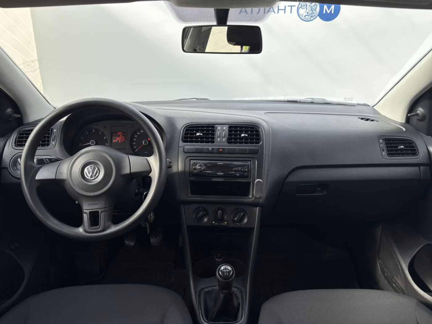 Volkswagen Polo Sedan фото 7