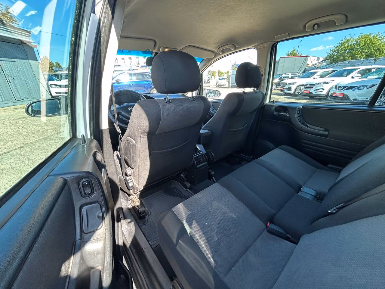 Opel Zafira фото 9