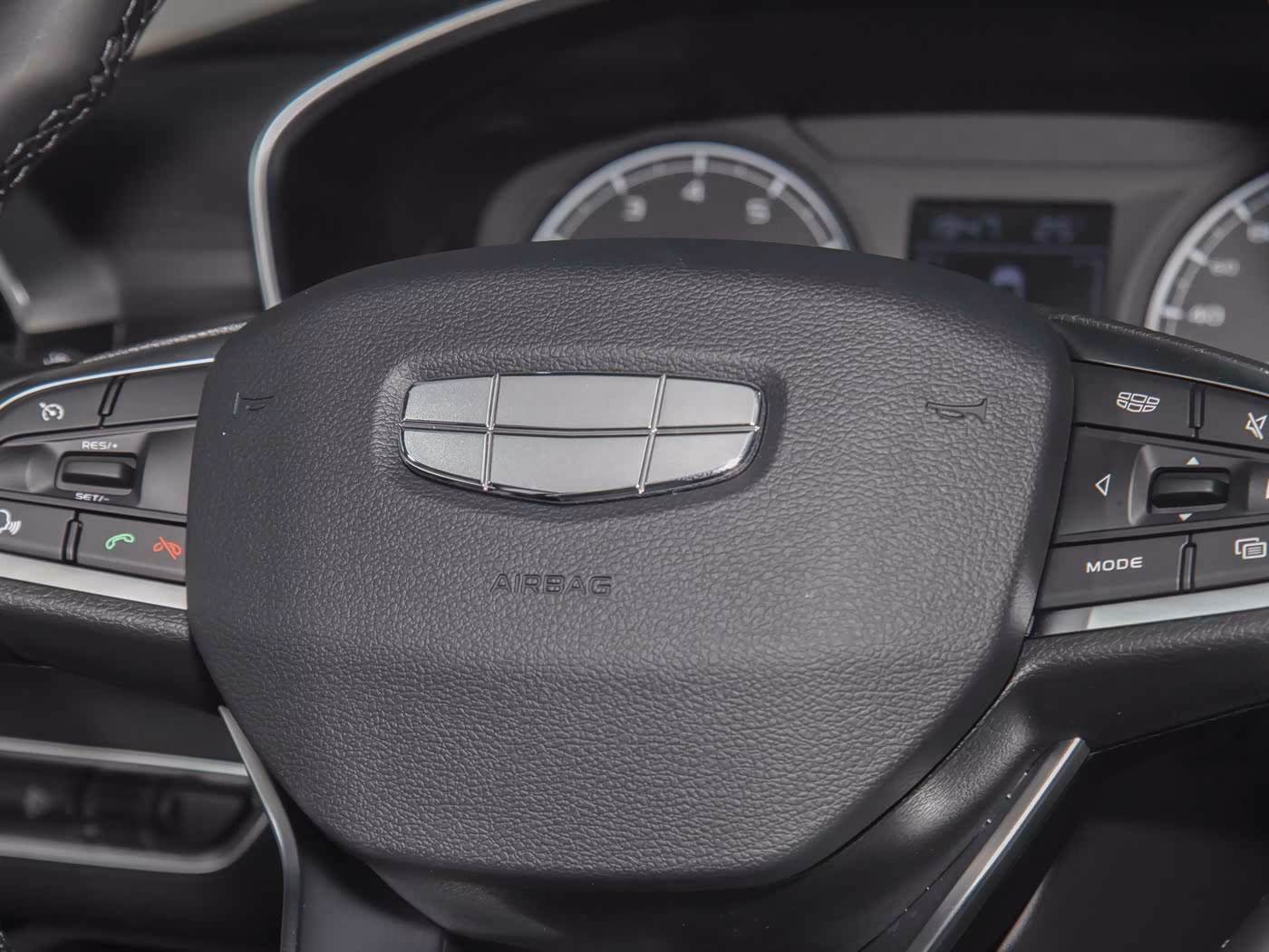 Geely Binyue фото 12