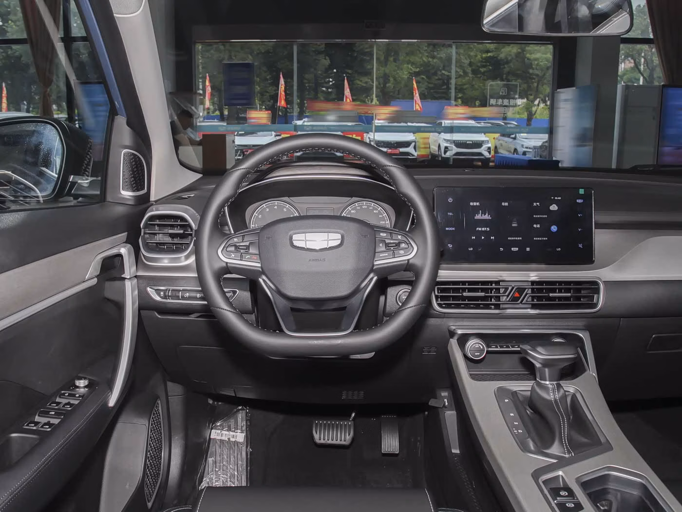 Geely Binyue фото 18