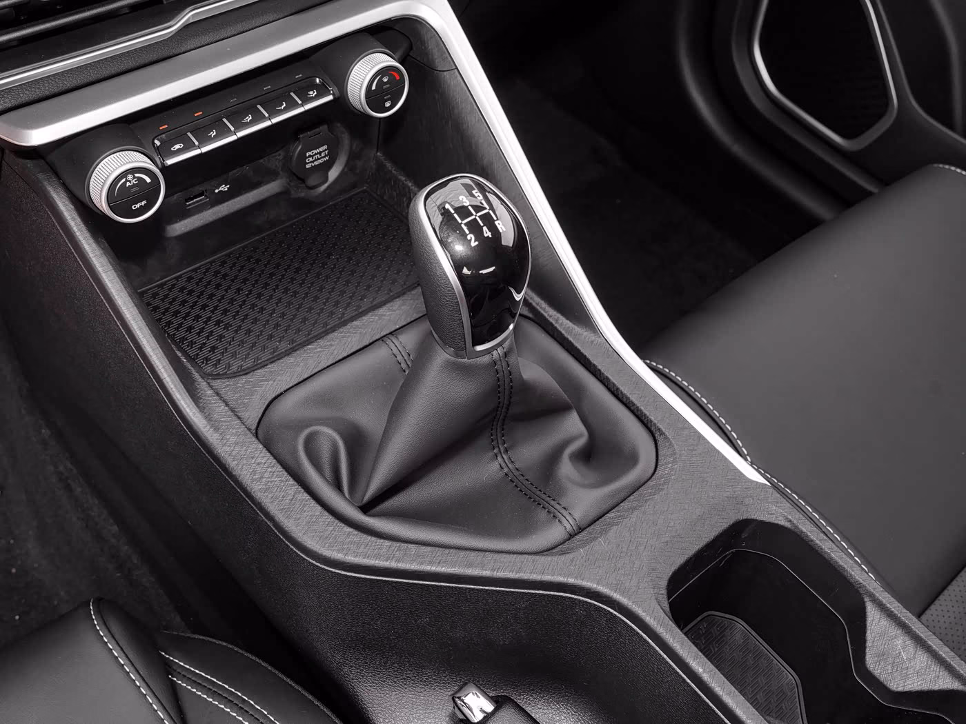 Geely Binyue фото 15