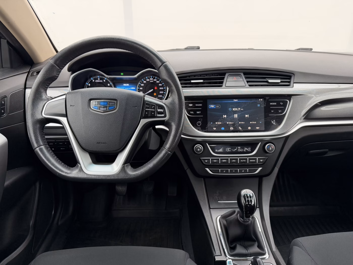 Geely Emgrand фото 12