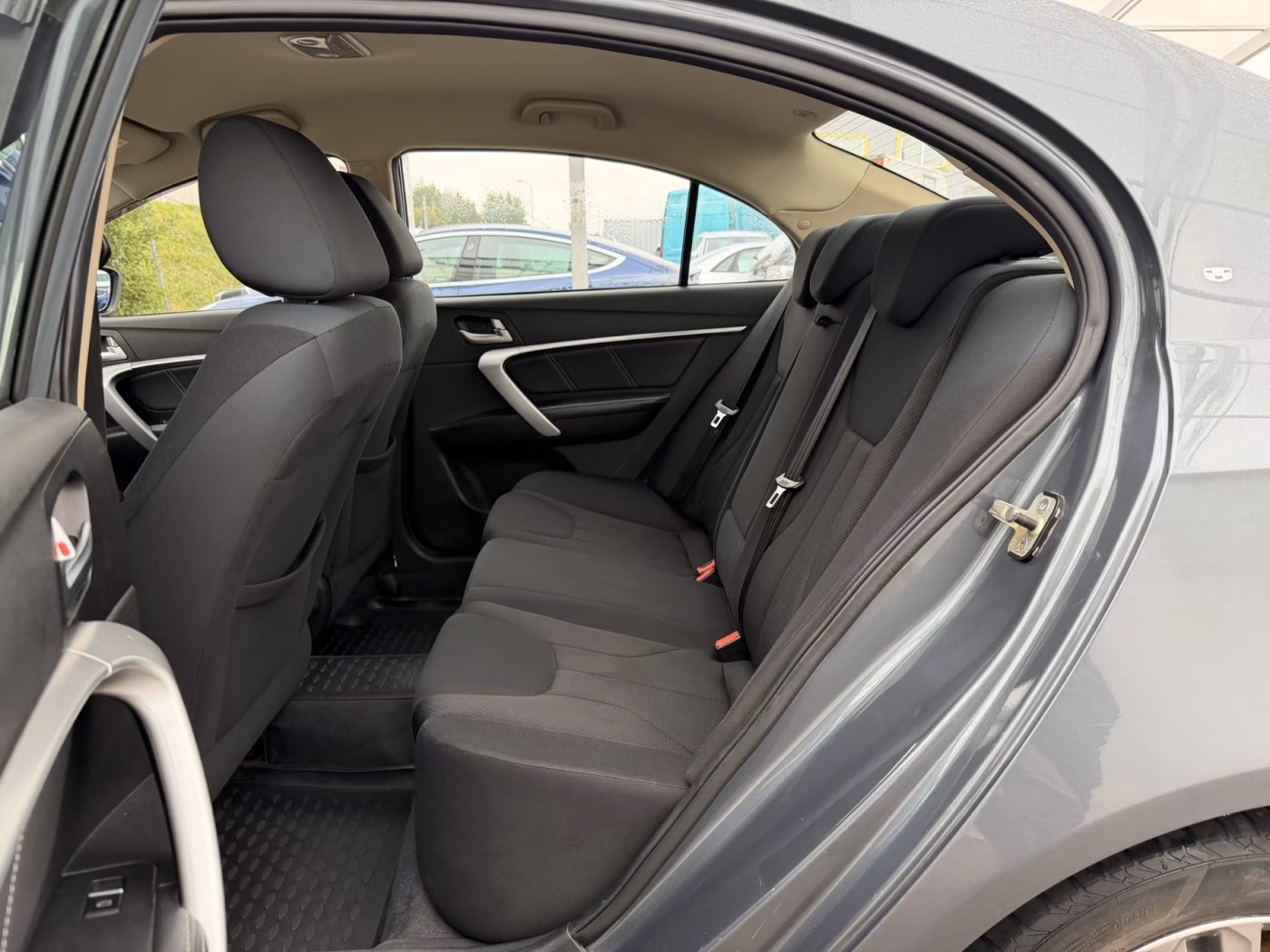 Geely Emgrand фото 8