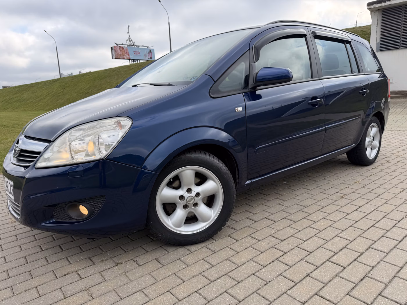 Opel Zafira фото 2