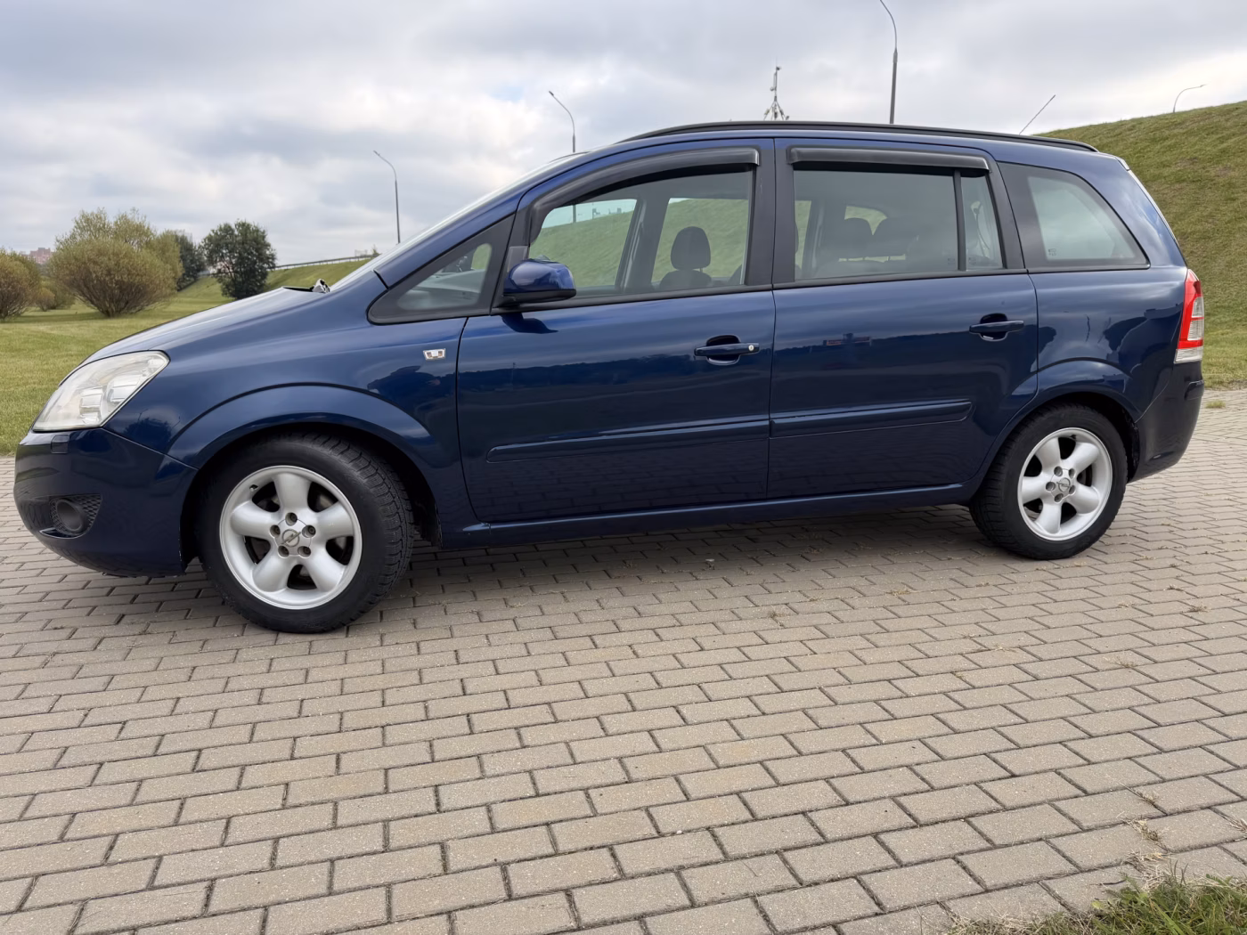 Opel Zafira фото 3