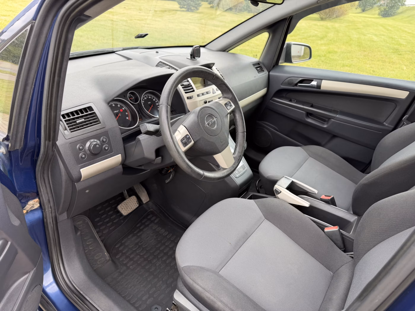 Opel Zafira фото 12