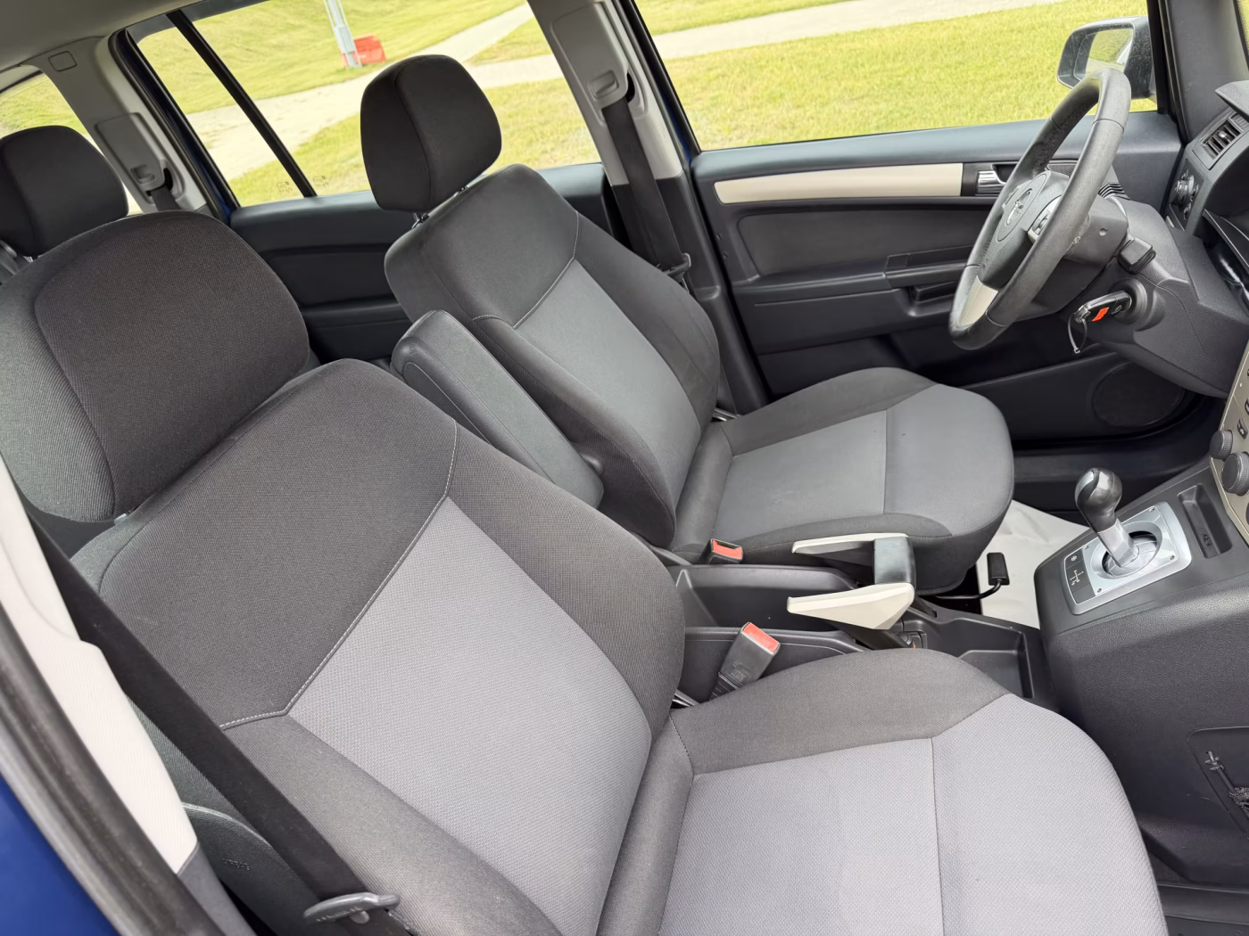 Opel Zafira фото 8