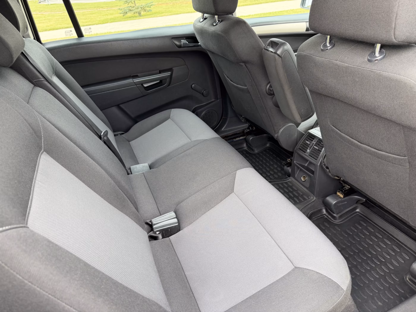 Opel Zafira фото 9