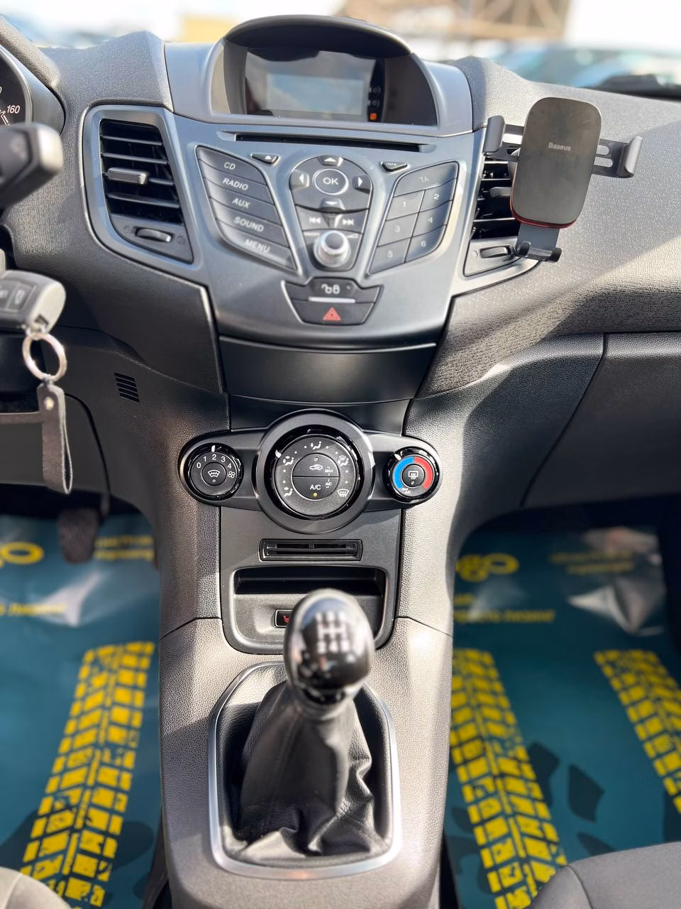 Ford Fiesta фото 17