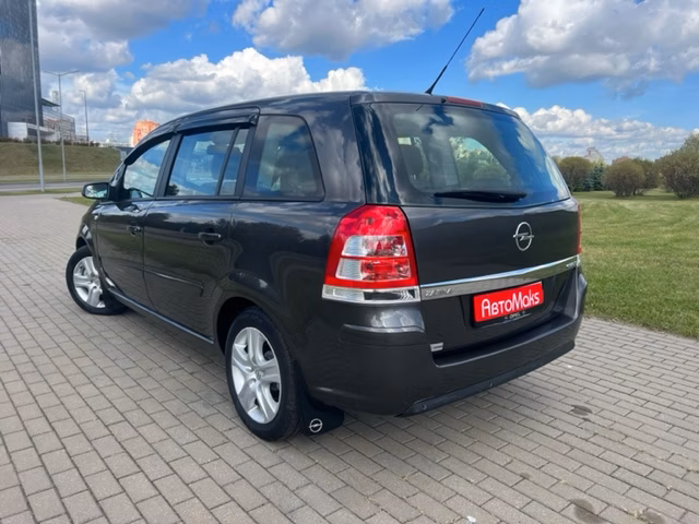 Opel Zafira фото 7