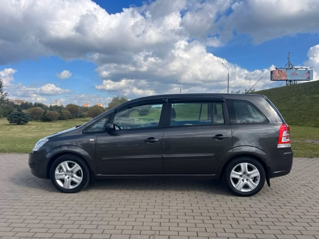 Opel Zafira фото 8