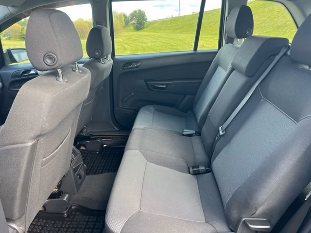 Opel Zafira фото 12