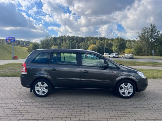 Opel Zafira фото 4