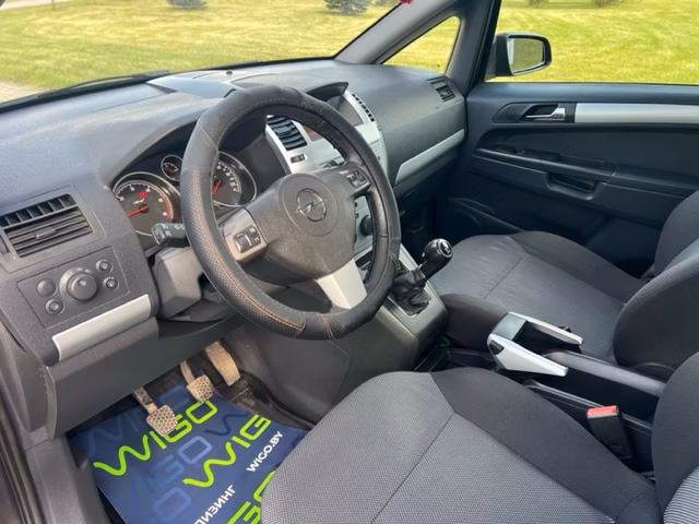 Opel Zafira фото 10