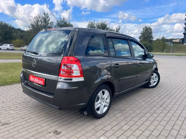 Opel Zafira фото 5
