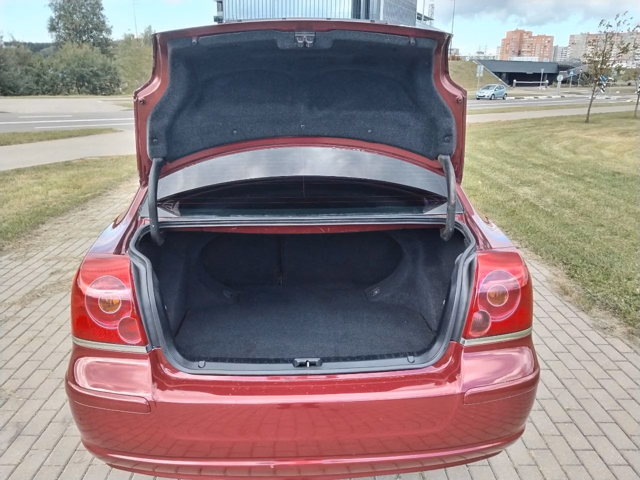 Toyota Avensis фото 12