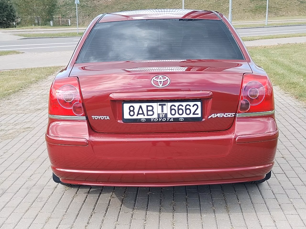 Toyota Avensis фото 8