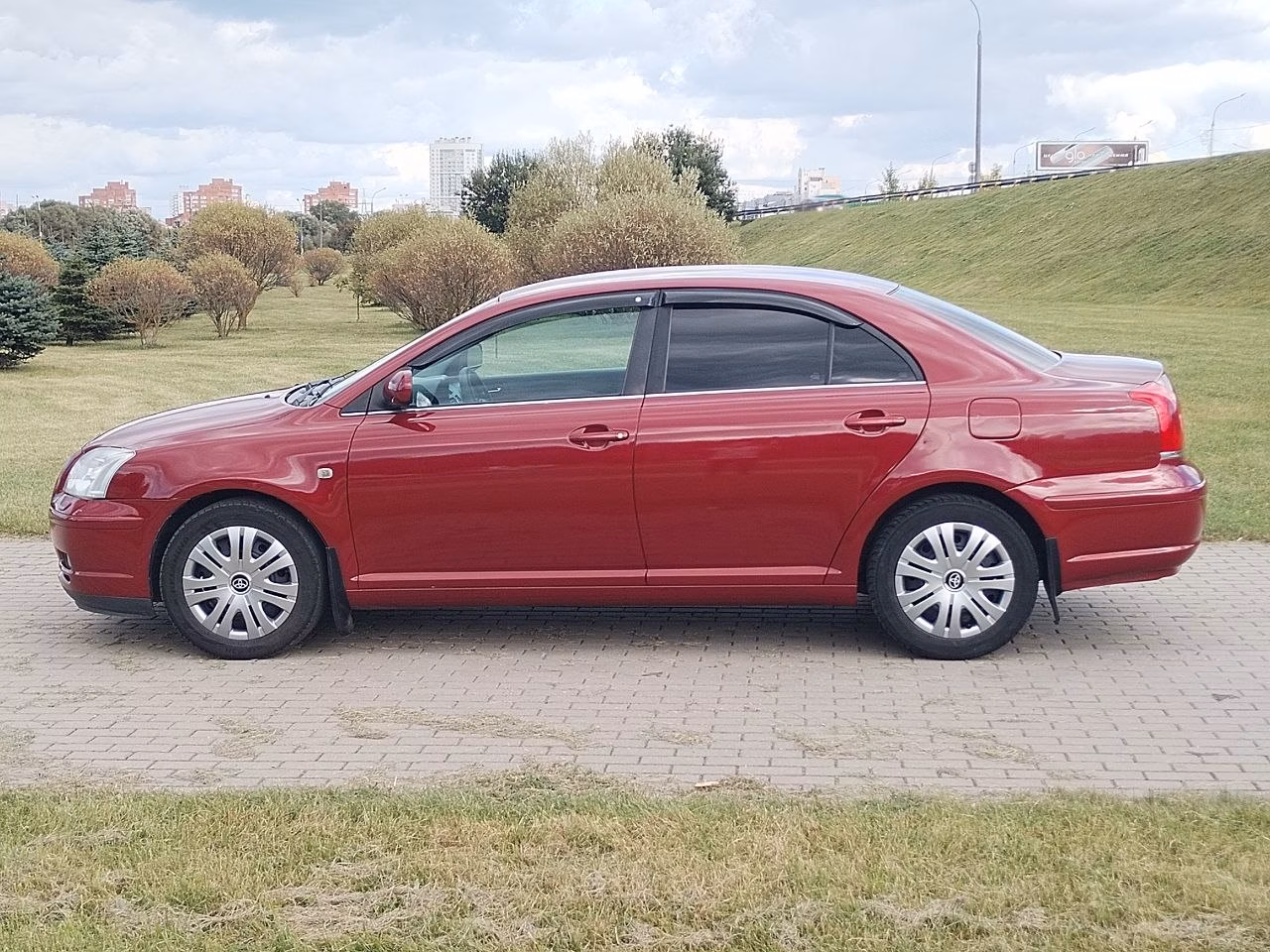 Toyota Avensis фото 3