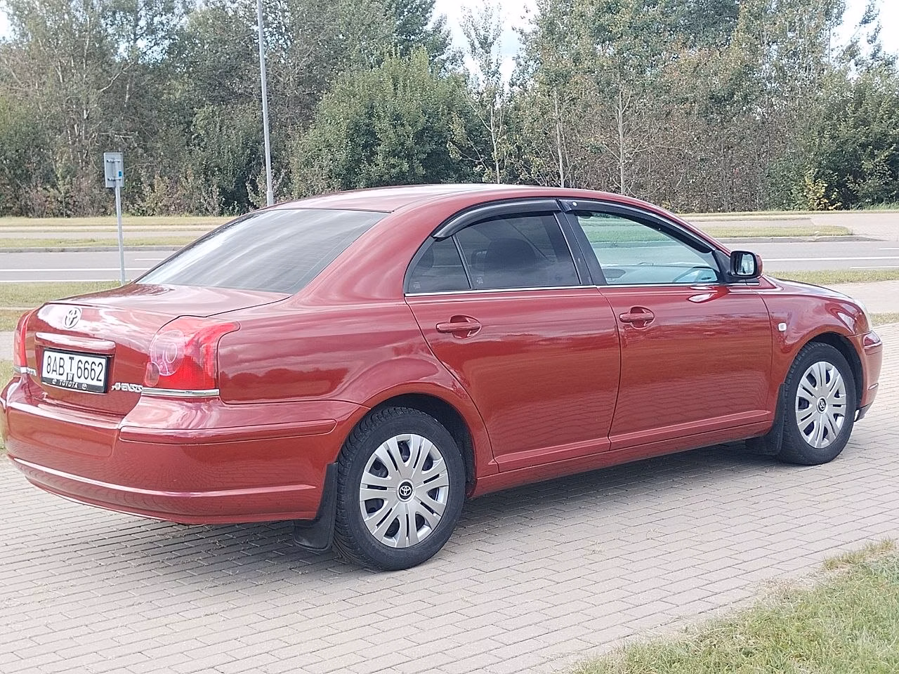 Toyota Avensis фото 2