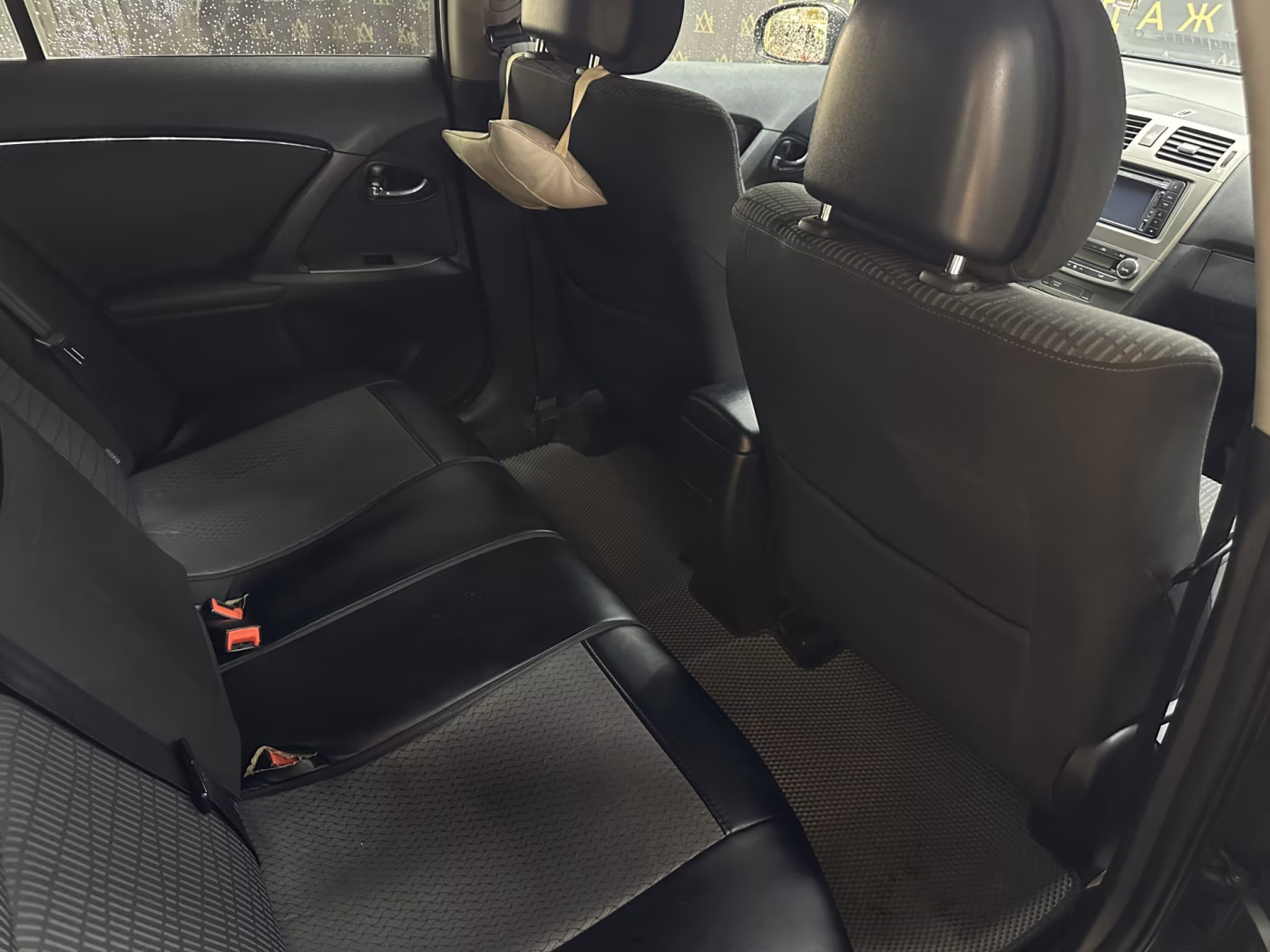 Toyota Avensis фото 25