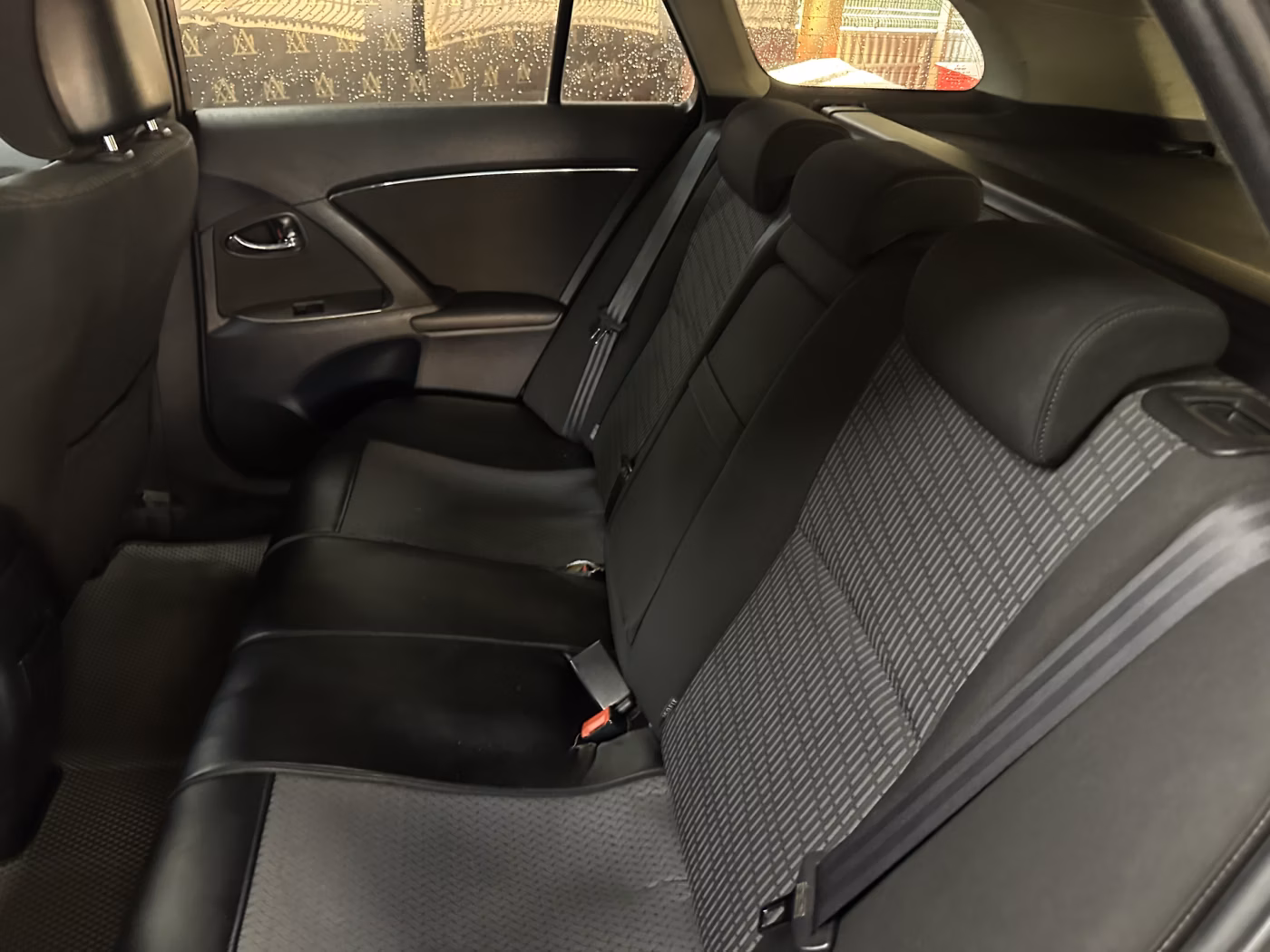 Toyota Avensis фото 27
