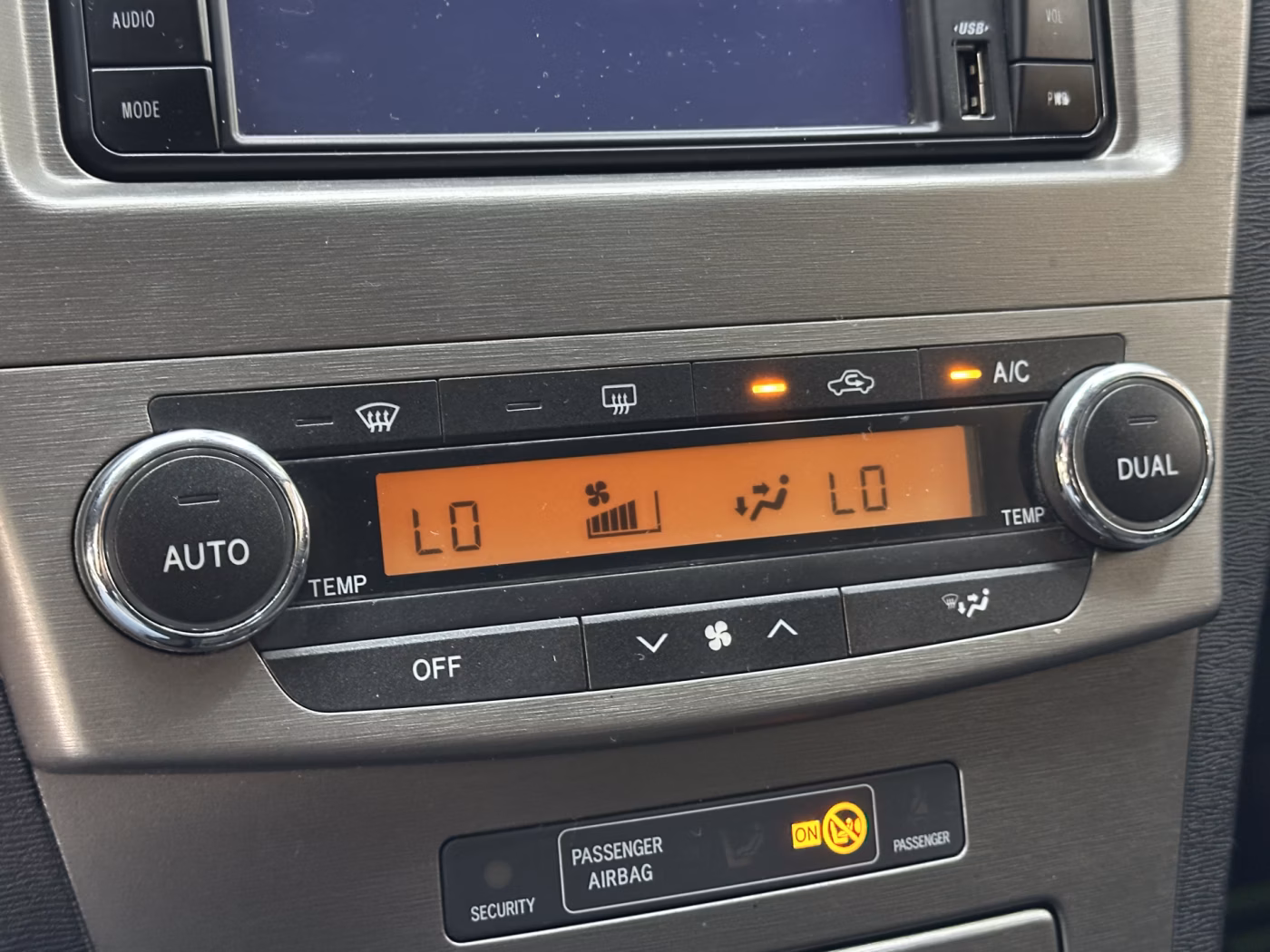 Toyota Avensis фото 16