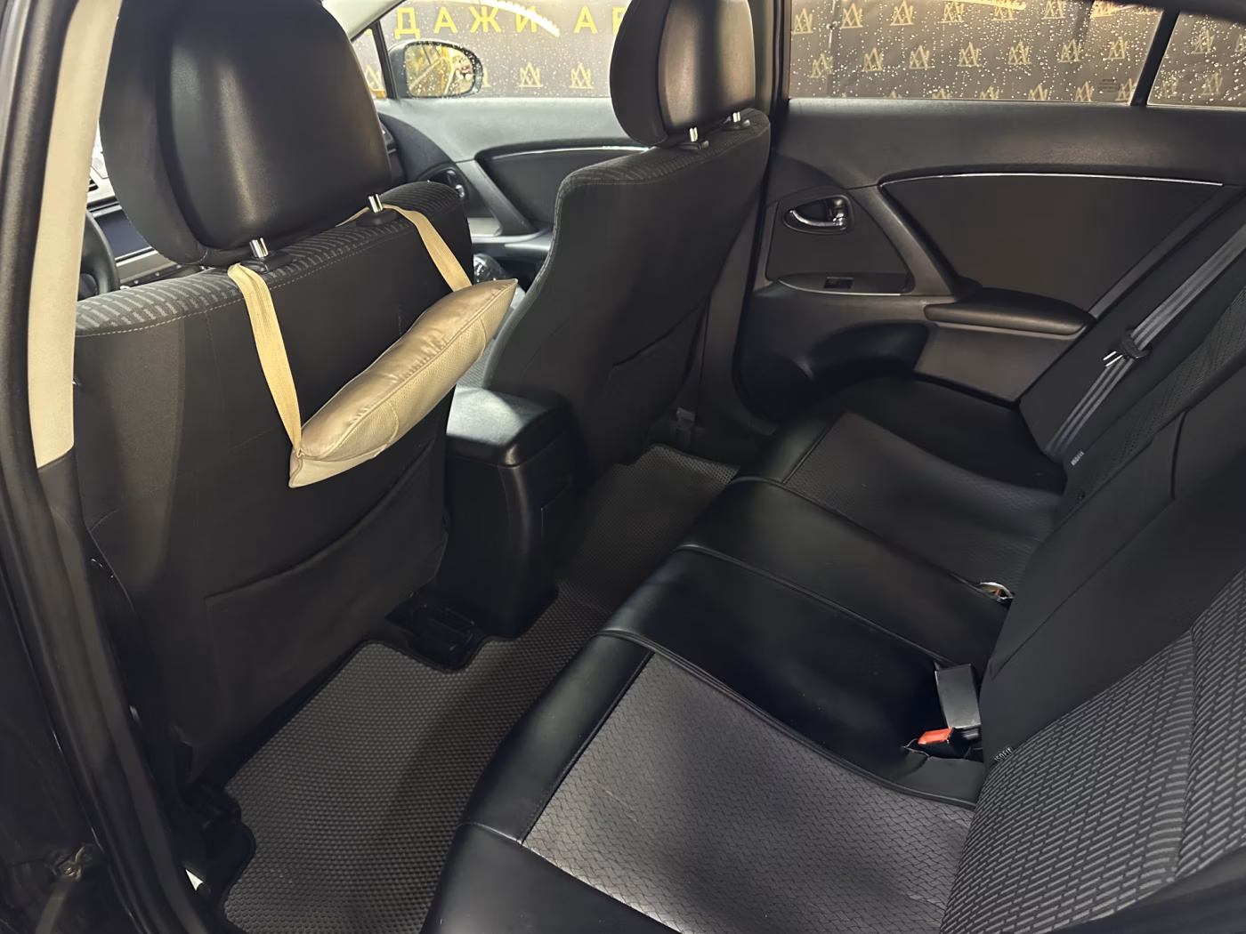 Toyota Avensis фото 26