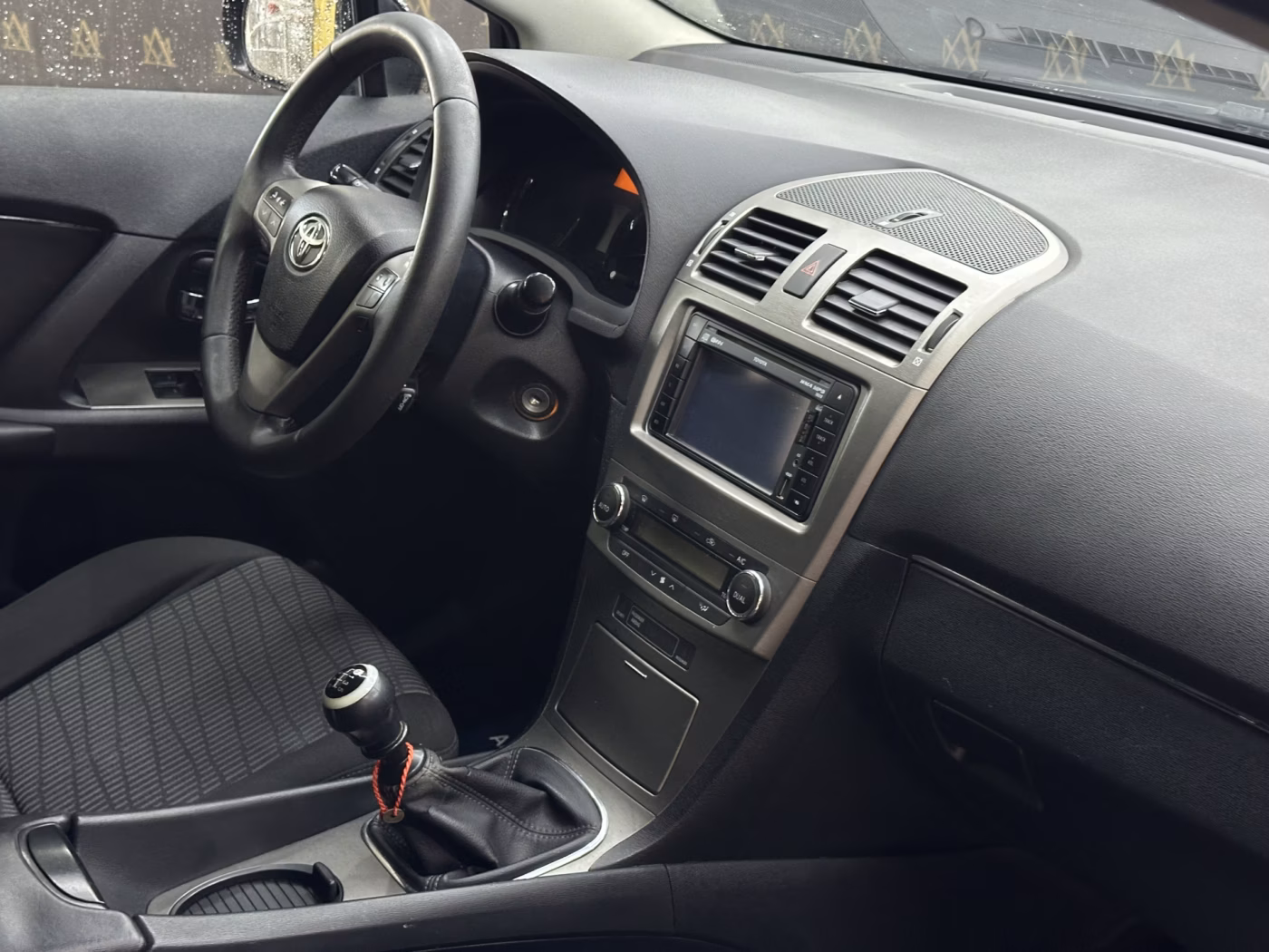 Toyota Avensis фото 11